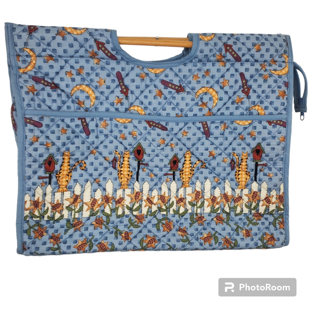 Vintage quilted cat bag with wooden handles